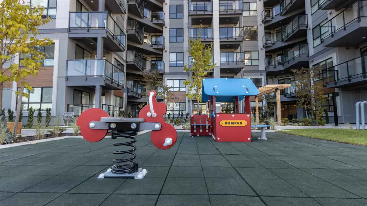 Basement Recreation Room Photo of 417 13458 95 Avenue, Surrey, BC