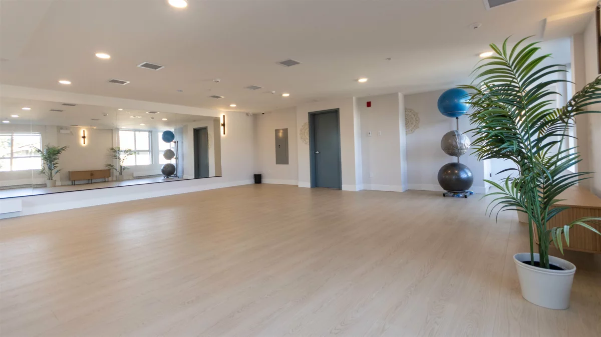 Entry Foyer Photo of 417 13458 95 Avenue, Surrey, BC