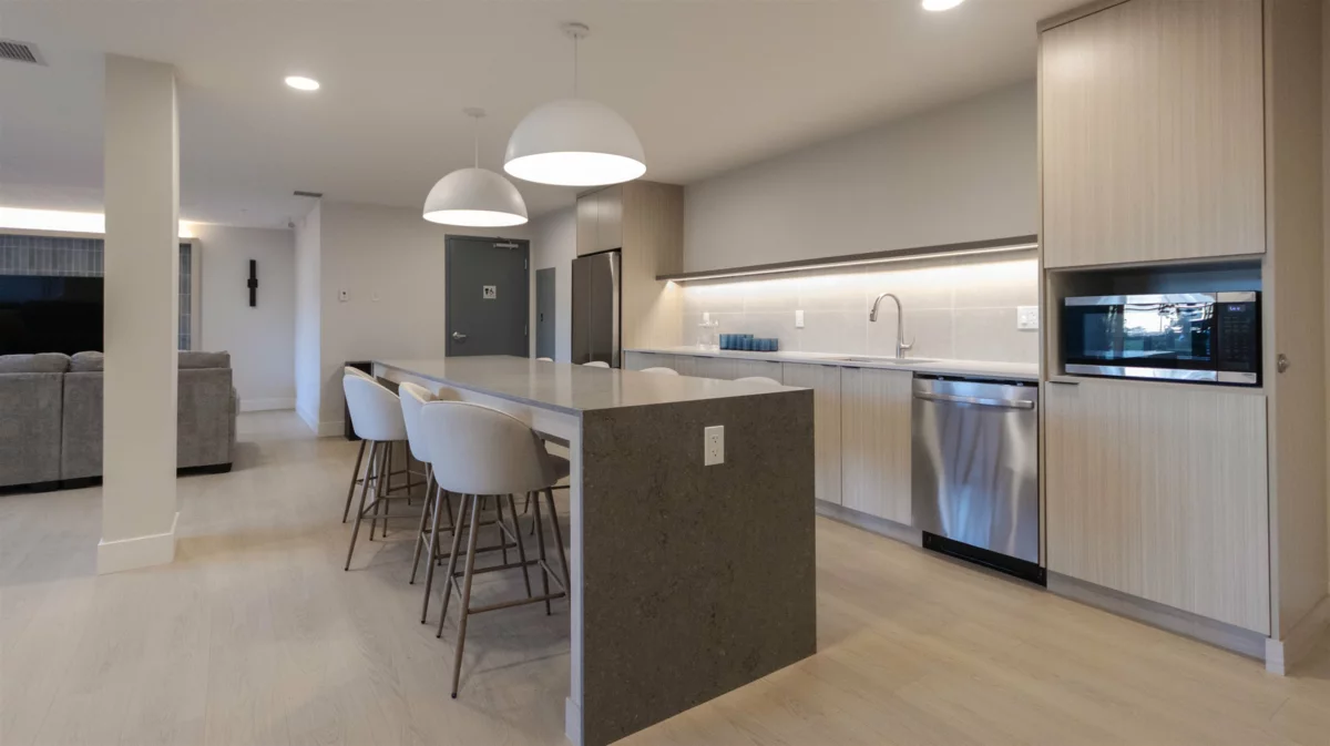 Hallway Photo of 417 13458 95 Avenue, Surrey, BC