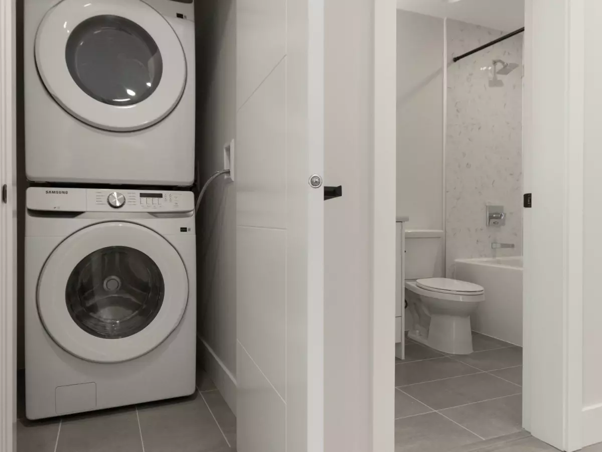 Kitchen Photo of 417 13458 95 Avenue, Surrey, BC