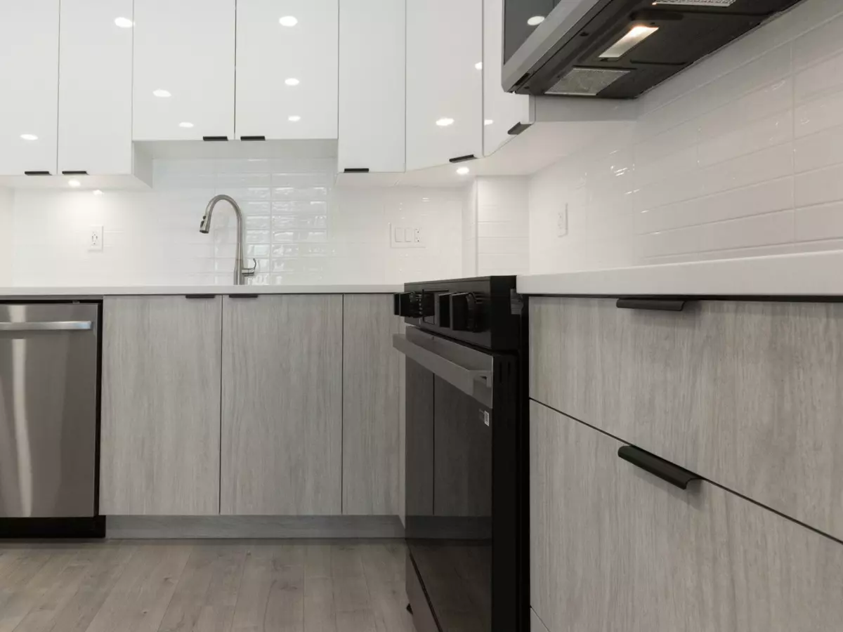 Primary Bathroom Photo of 417 13458 95 Avenue, Surrey, BC