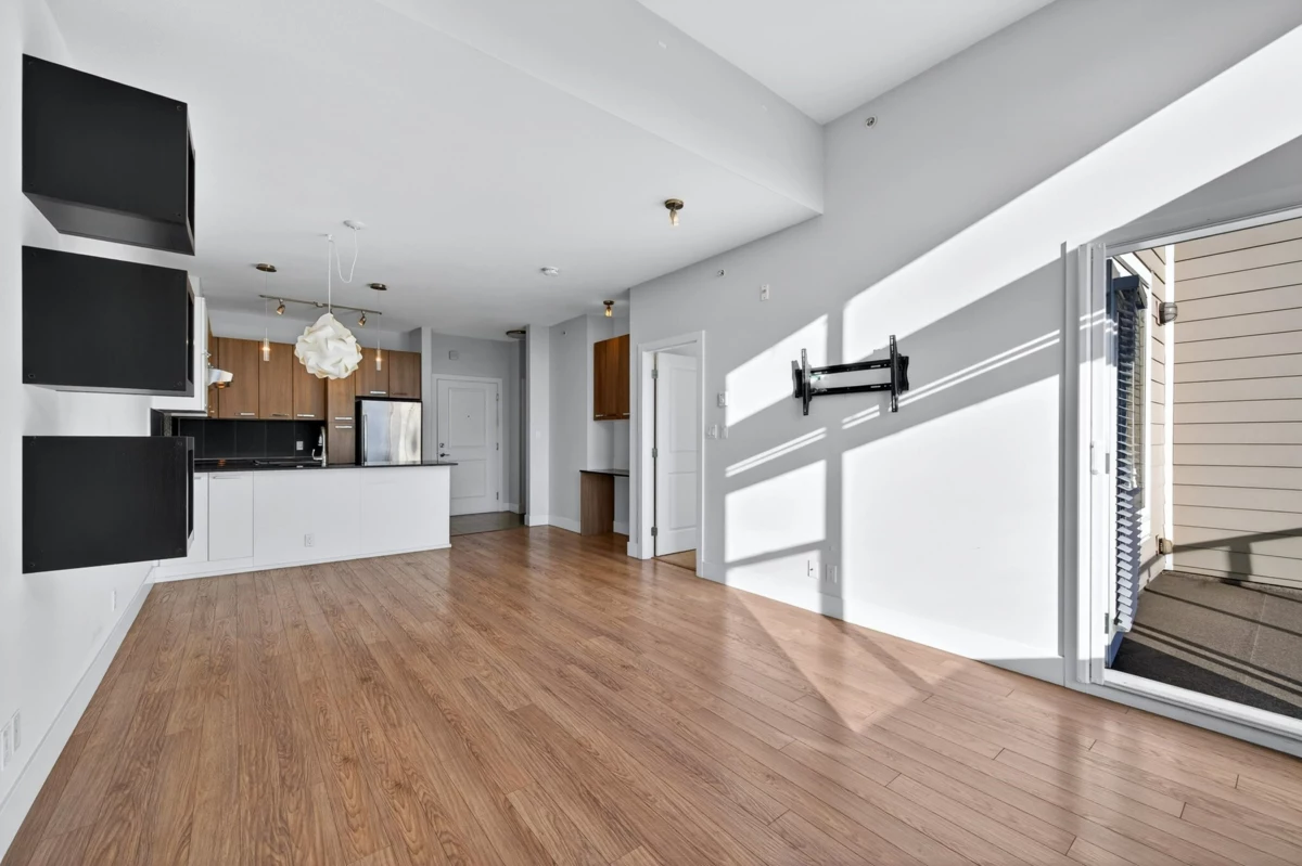 Family Room Photo of 430 15956 86a Avenue, Surrey, BC