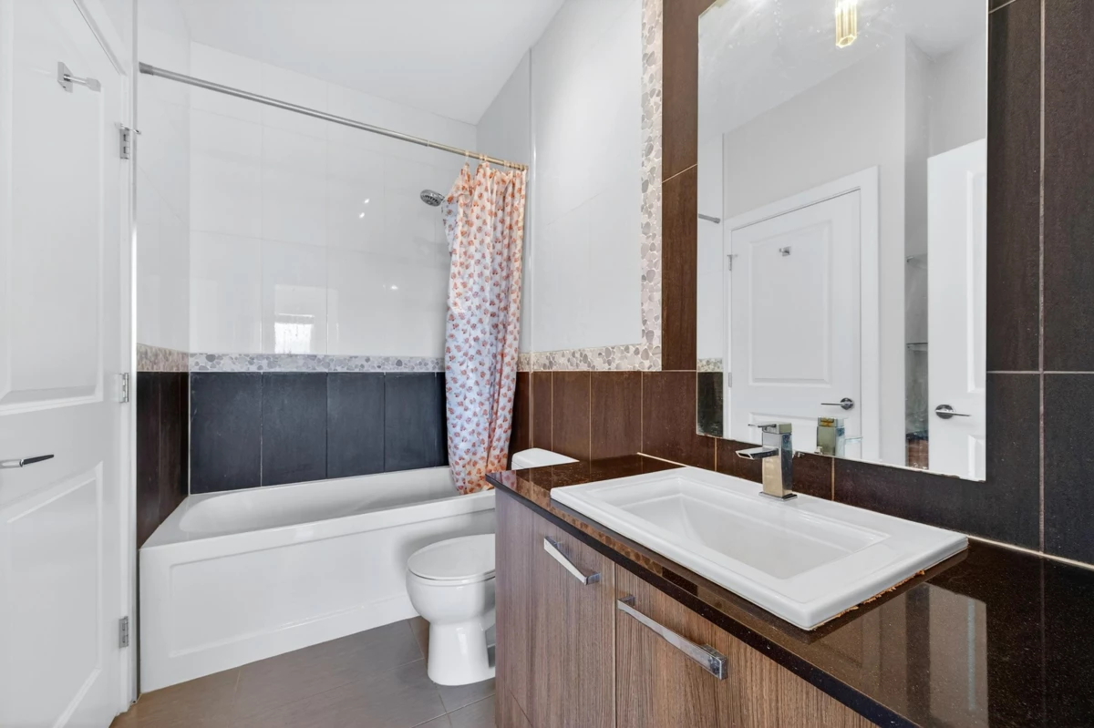 Laundry Room Photo of 430 15956 86a Avenue, Surrey, BC