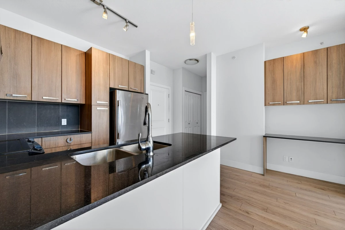 Walk-In Closet Photo of 430 15956 86a Avenue, Surrey, BC