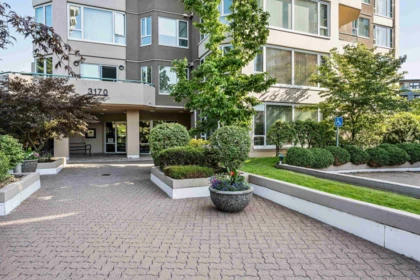 802 3170 Gladwin Road, Abbotsford, BC, Abbotsford — Apartment/Condo for sale