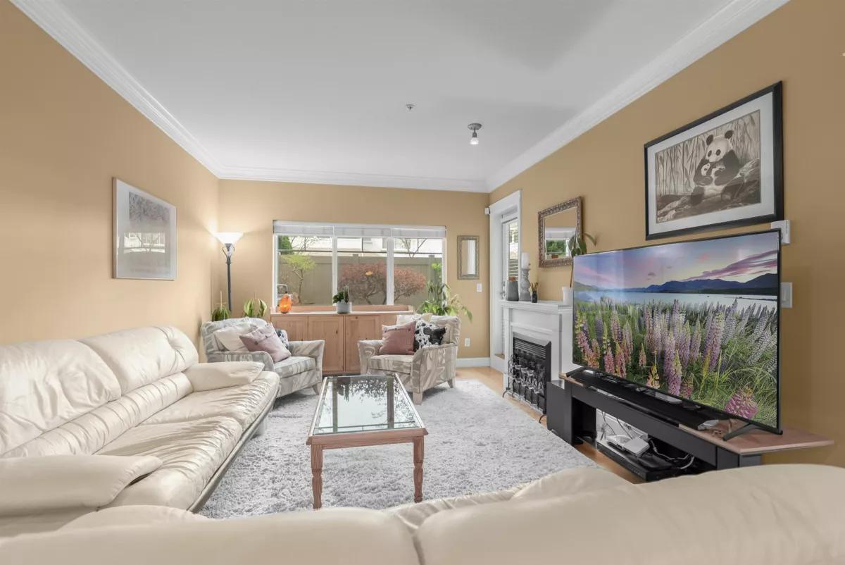 Kitchen Island Photo of 109 22150 Dewdney Trunk Road, Maple Ridge, BC