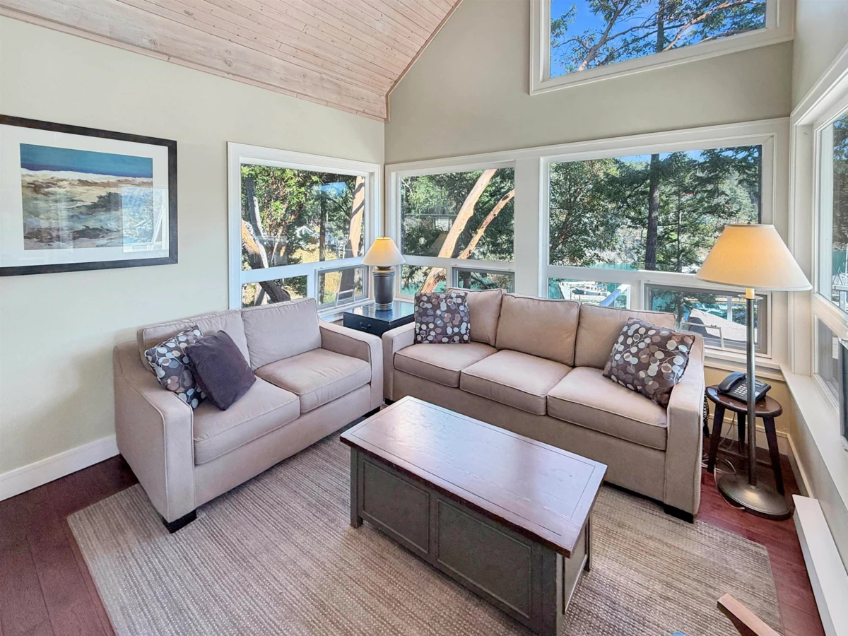 Dining Area Photo of 14C 2315 Mackinnon Road, Pender Island, BC
