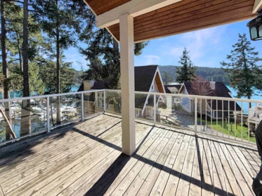 Entry Foyer Photo of 14C 2315 Mackinnon Road, Pender Island, BC