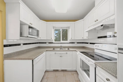 Powder Room Photo of 2312 Marine Drive, New Westminster, BC
