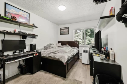 Guest Bathroom Photo of 13345 70b Avenue, Surrey, BC