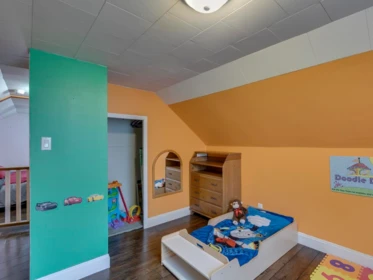 Hallway Photo of 7650 Taulbut Street, Mission, BC
