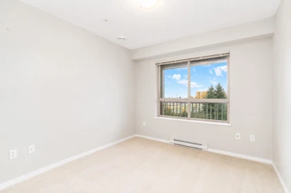 Walk-In Closet Photo of 405 3110 Dayanee Springs Boulevard, Coquitlam, BC