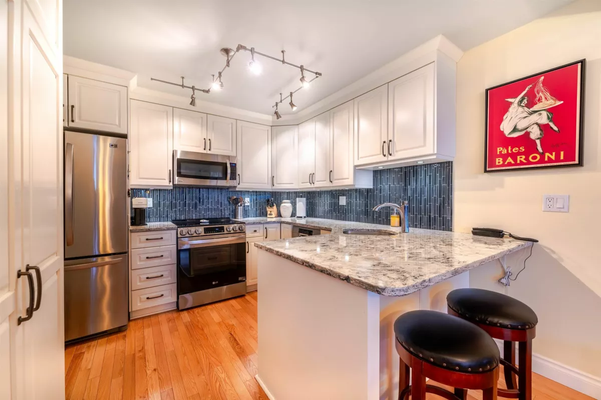 Dining Area Photo of 1606 612 Fifth Avenue, New Westminster, BC