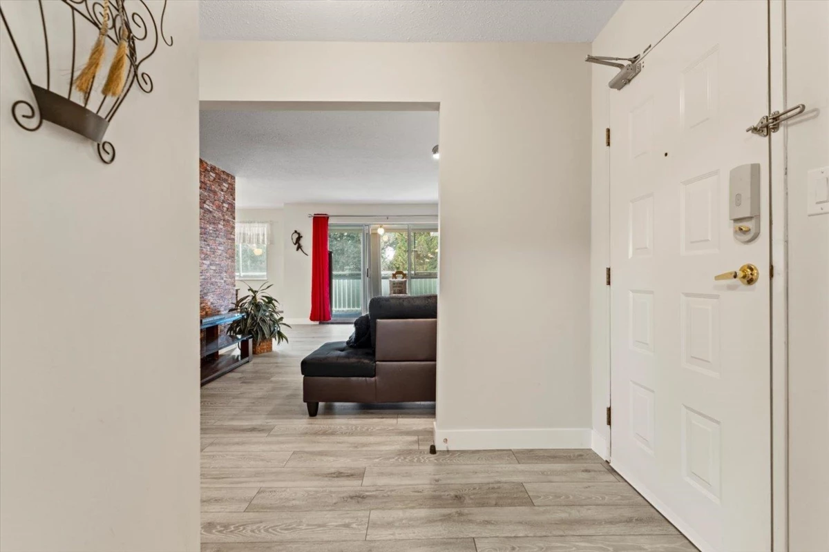 Living Room Photo of 303 32070 Peardonville Road, Abbotsford, BC