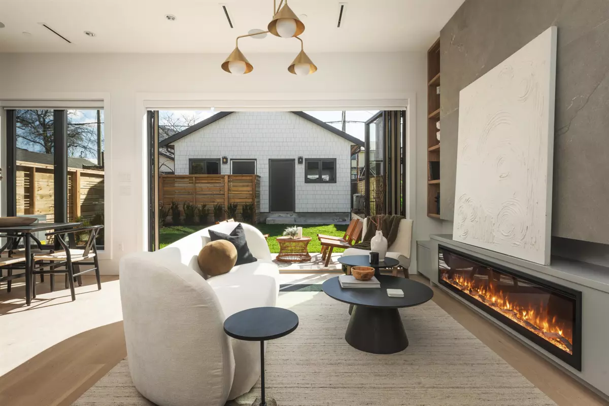 Exterior Rear Photo of 2 2684 Oxford Street, Vancouver, BC