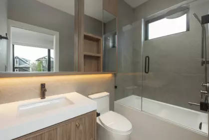 Basement Recreation Room Photo of 2 2684 Oxford Street, Vancouver, BC