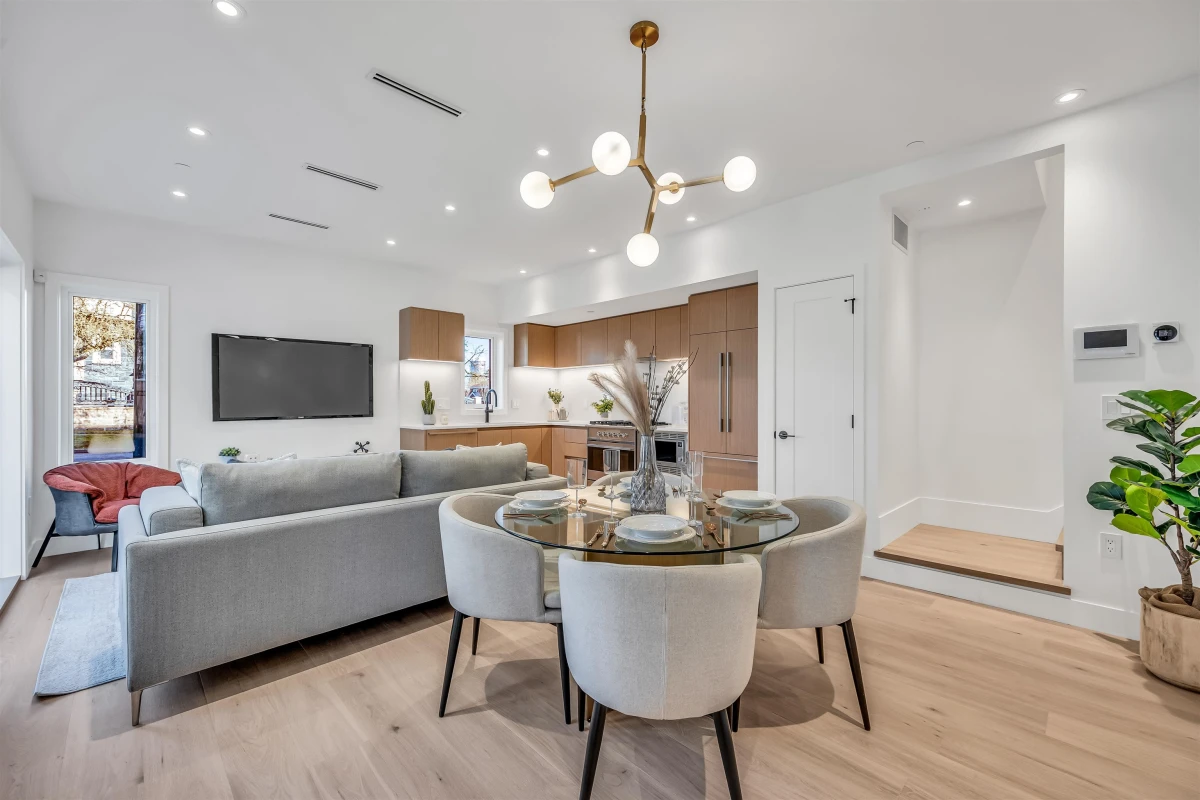 Dining Area Photo of 6815 Oak Street, Vancouver, BC