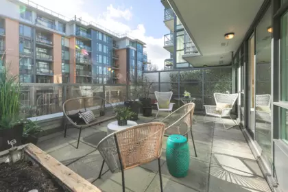 Backyard Photo of 374 2080 W Broadway, Vancouver, BC