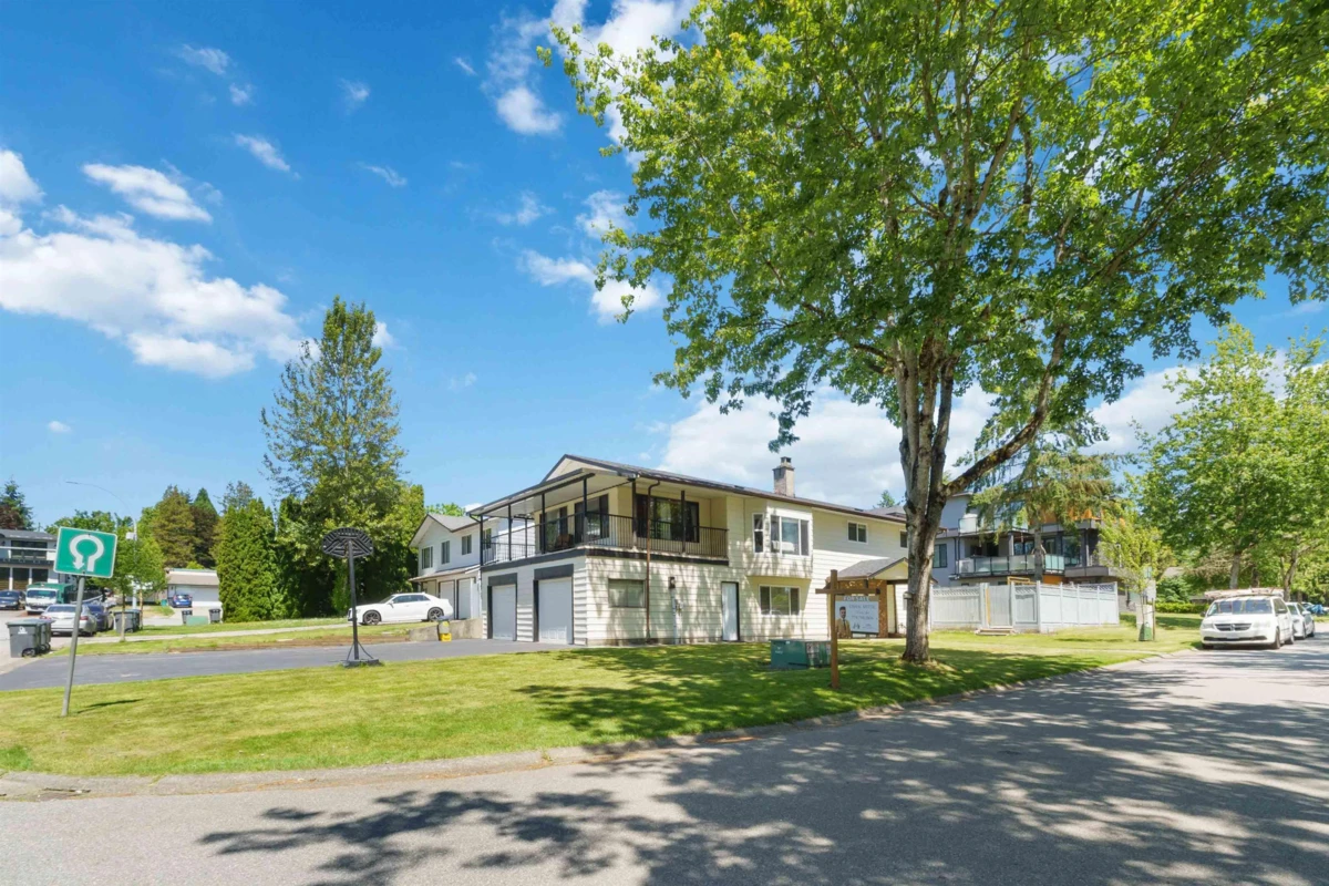Family Room Photo of 14471 85a Avenue, Surrey, BC