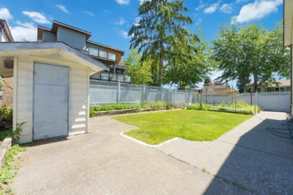 Hallway Photo of 14471 85a Avenue, Surrey, BC