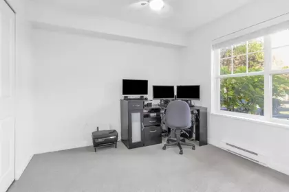 Hallway Photo of 58 15075 60 Avenue, Surrey, BC