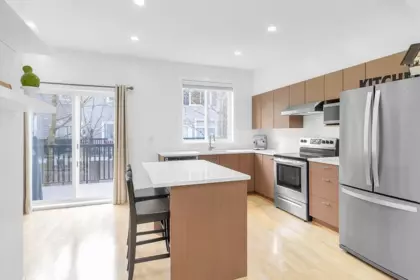 Kitchen Photo of 58 15075 60 Avenue, Surrey, BC