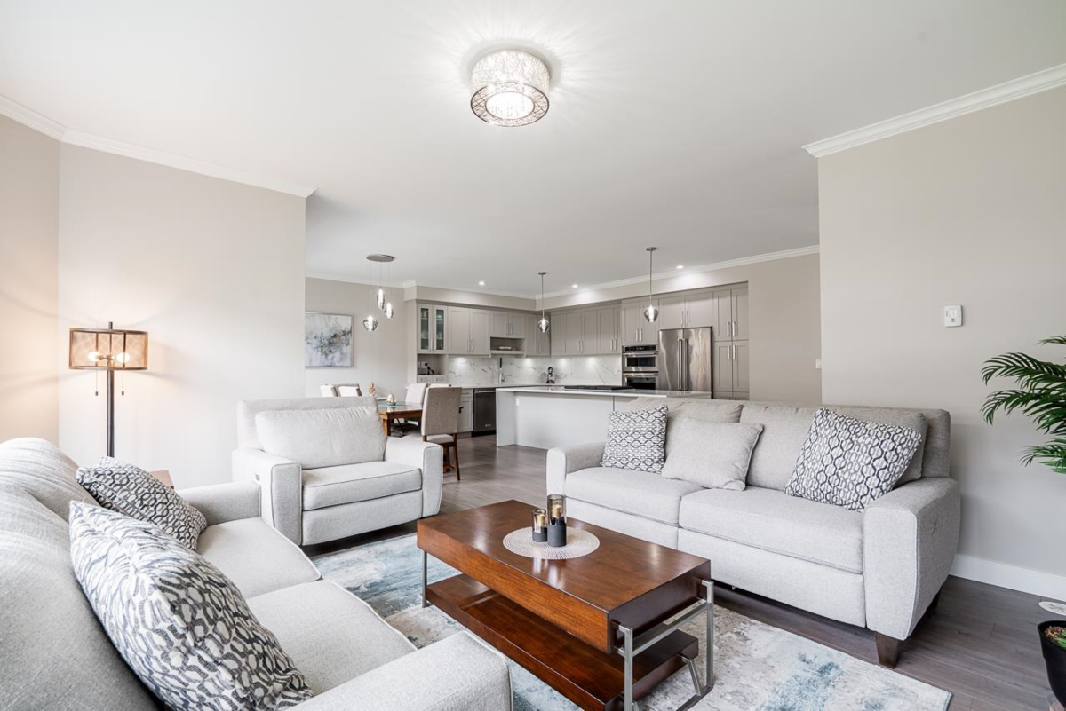 Family Room Photo of 2 17033 Fraser Highway, Surrey, BC