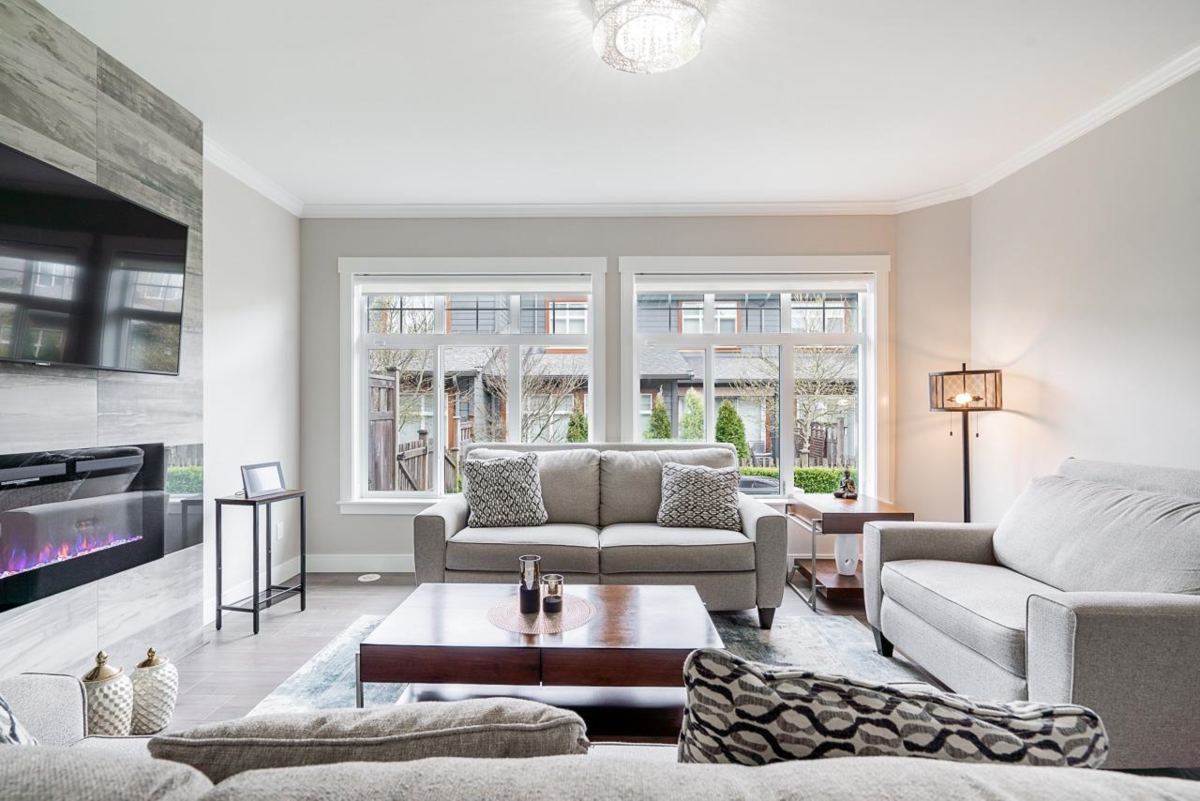 Living Room Photo of 2 17033 Fraser Highway, Surrey, BC