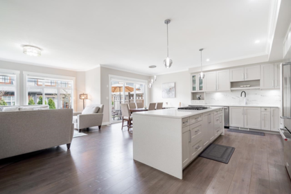 Kitchen Photo of 2 17033 Fraser Highway, Surrey, BC