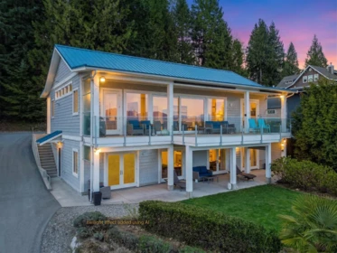 1213 St. Andrews Road, Gibsons, BC, Gibsons — Single Family Residence for sale