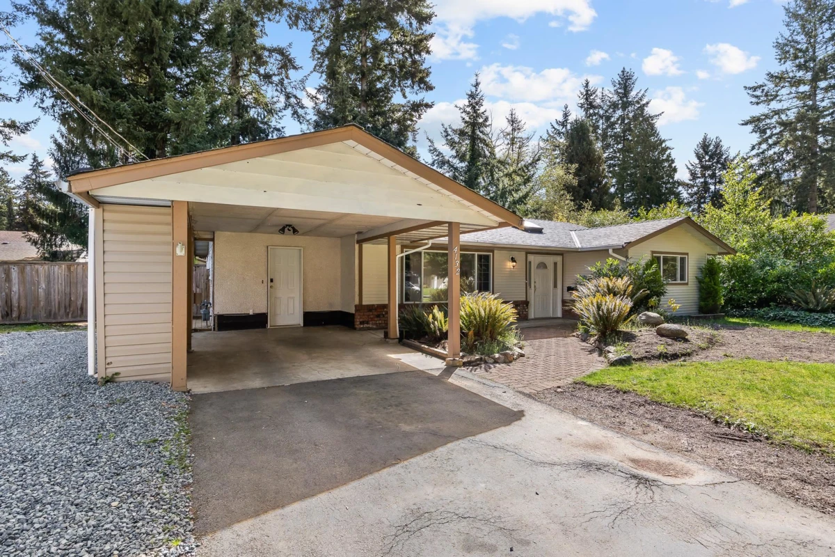 Family Room Photo of 4132 204b Street, Langley, BC