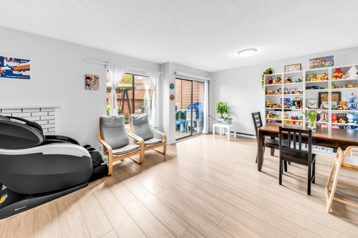 Family Room Photo of 406 10620 150 Street, Surrey, BC