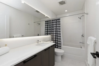 Entry Foyer Photo of 102 17568 57a Avenue, Surrey, BC
