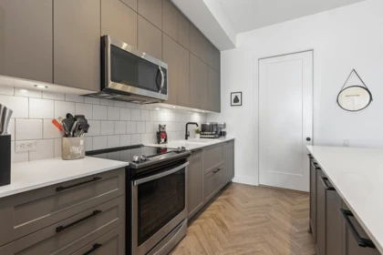 Kitchen Photo of 102 17568 57a Avenue, Surrey, BC