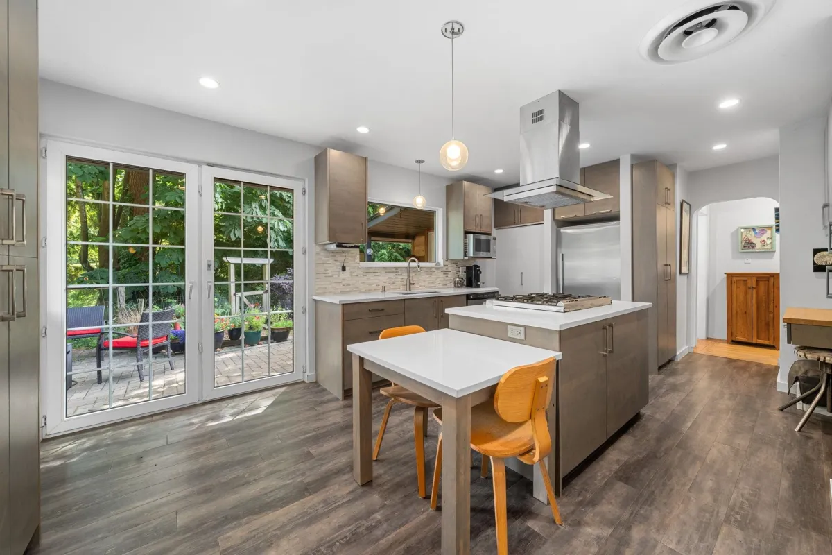 Dining Area Photo of 2010 Mackay Avenue, North Vancouver, BC