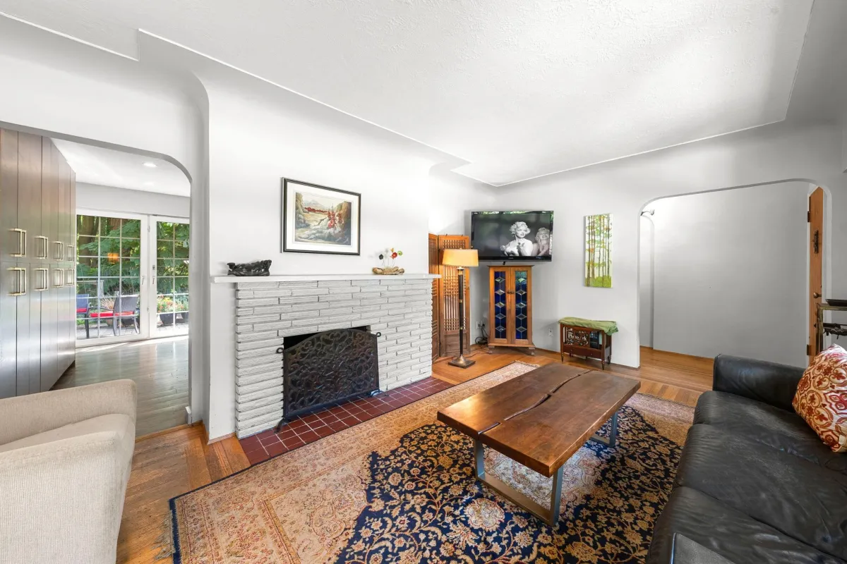 Family Room Photo of 2010 Mackay Avenue, North Vancouver, BC