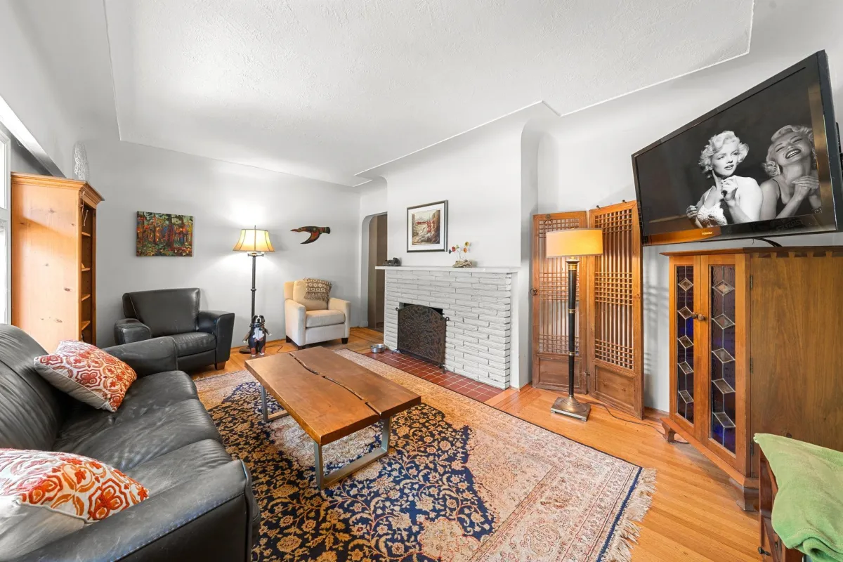 Living Room Photo of 2010 Mackay Avenue, North Vancouver, BC