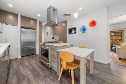 Kitchen Photo of 2010 Mackay Avenue, North Vancouver, BC