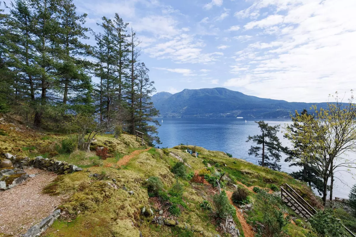 Family Room Photo of 234 David Road, Bowen Island, BC