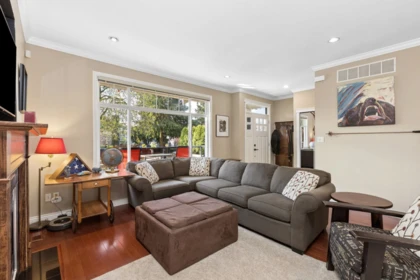 Breakfast Nook Photo of 250 E 17th Street, North Vancouver, BC