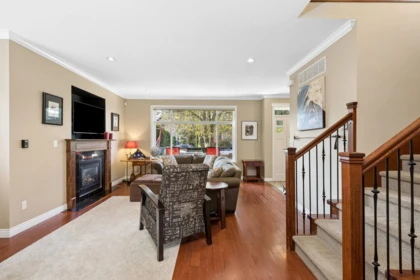 250 E 17th Street, North Vancouver, BC, North Vancouver — Half Duplex for sale