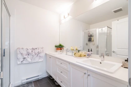 Guest Bathroom Photo of 412 15848 Fraser Highway, Surrey, BC