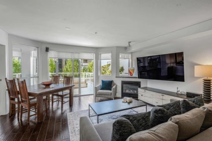 207 122 E 3rd Street, North Vancouver, BC, North Vancouver — Apartment/Condo for sale
