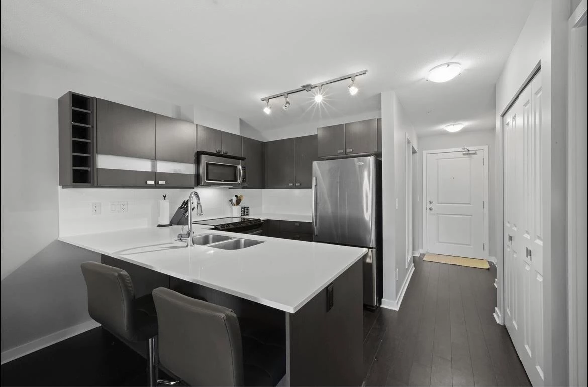 Dining Area Photo of 305 21009 56 Avenue, Langley, BC