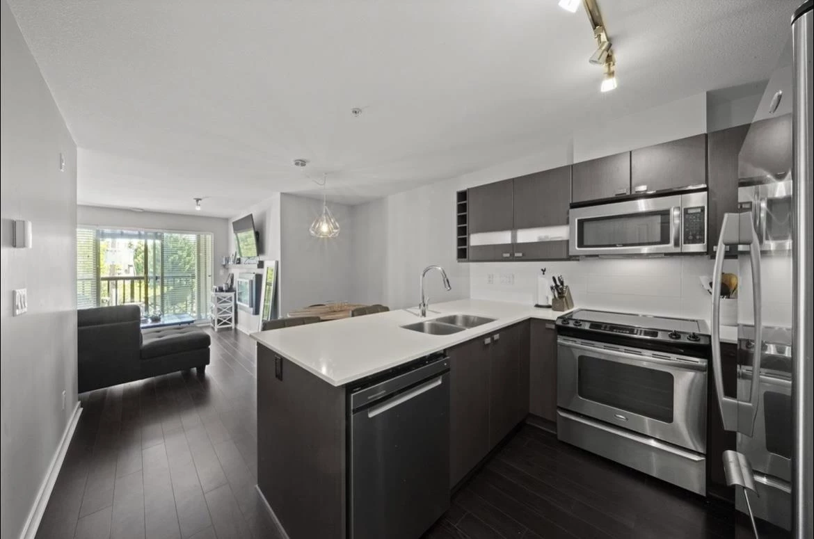Family Room Photo of 305 21009 56 Avenue, Langley, BC