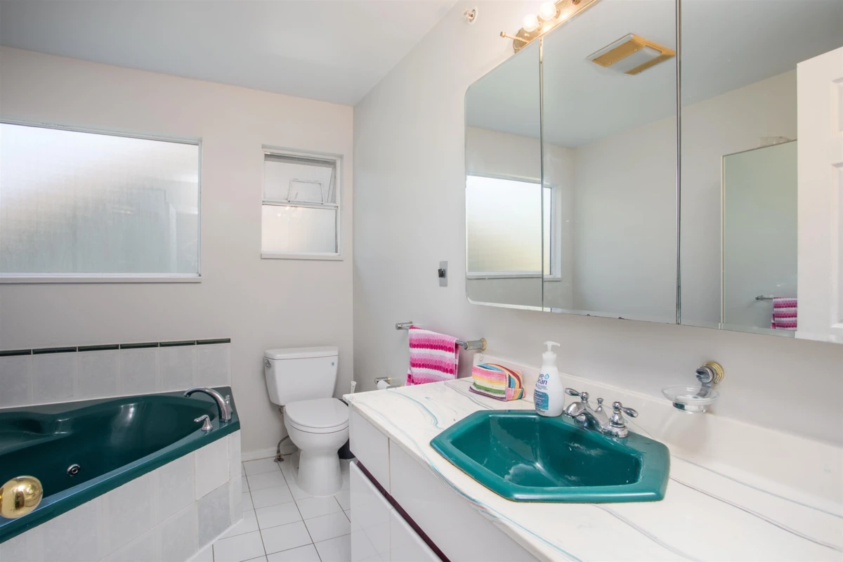 Family Room Photo of 2945 W 12th Avenue, Vancouver, BC