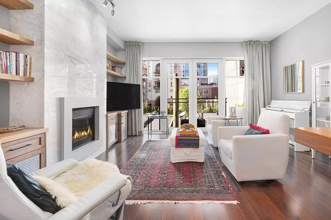 Living Room Photo of 411 1275 Hamilton Street, Vancouver, BC