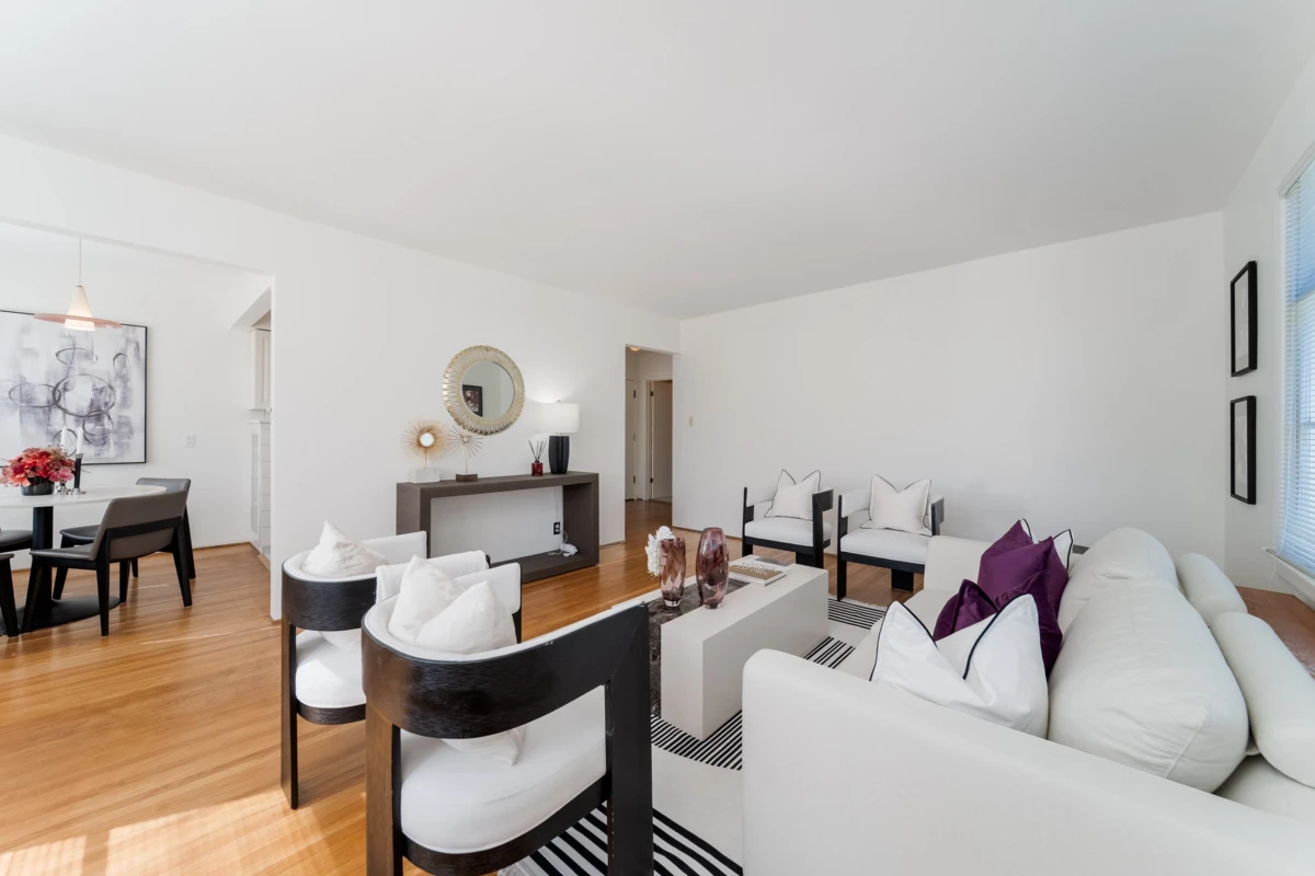 Family Room Photo of 307 1565 Burnaby Street, Vancouver, BC