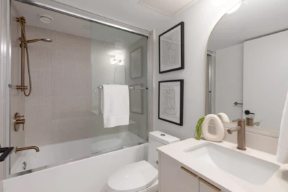 Primary Bathroom Photo of 105 2339 E 34th Avenue, Vancouver, BC