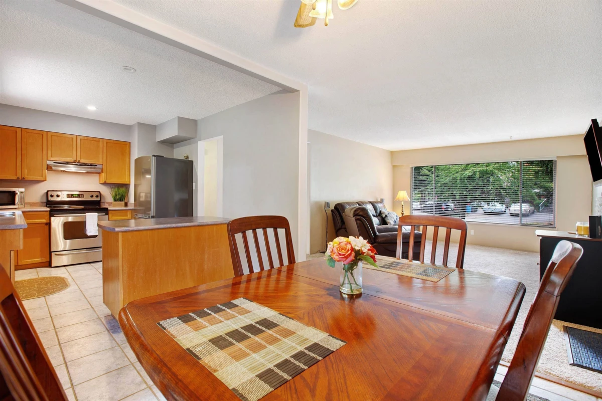 Dining Area Photo of 10992 132a Street, Surrey, BC